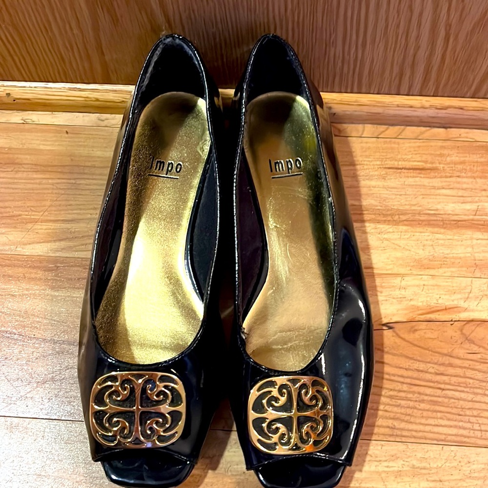 IMPO Alison vegan patent shiny peep toe gold accent mini wedge ballet flats VGUC